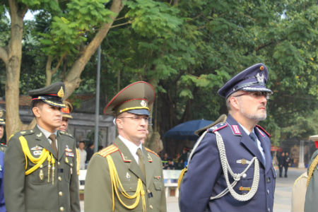 ໂລກຍ້ອງຍໍສັນລະເສີນພົນເອກ ຫວໍງວຽນຢາບ